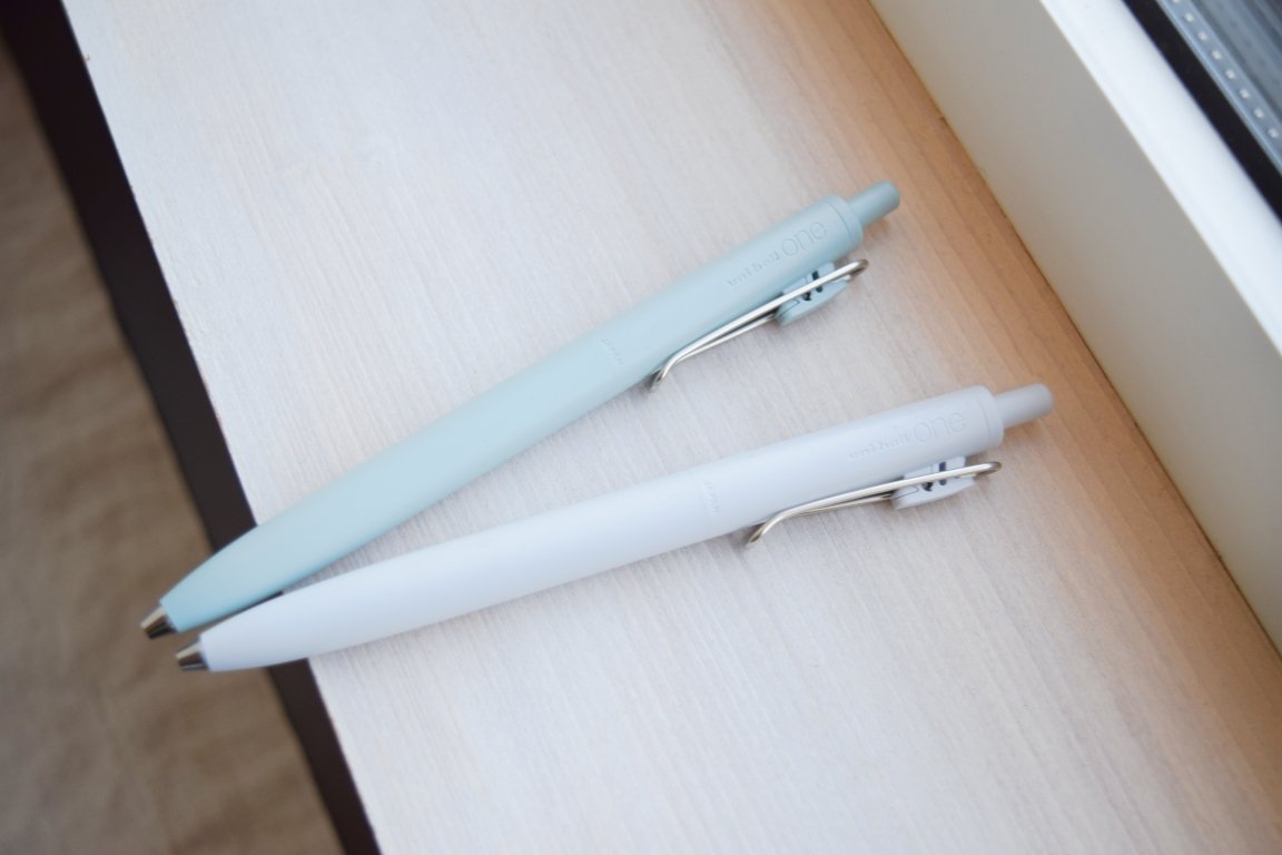 上品なデザイン＆低重心で書き心地No.1のボールペン「ユニボールワンF