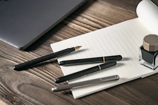 さり気ない高級感とシンプルな美しさ。チタン製万年筆「TP4-V2」