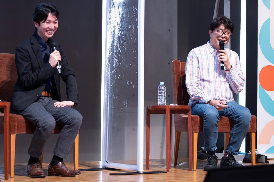 千葉工業大学 先進工学部知能メディア工学科 安藤昌也教授(左) イーデザイン損保 桑原茂雄取締役社長(右)