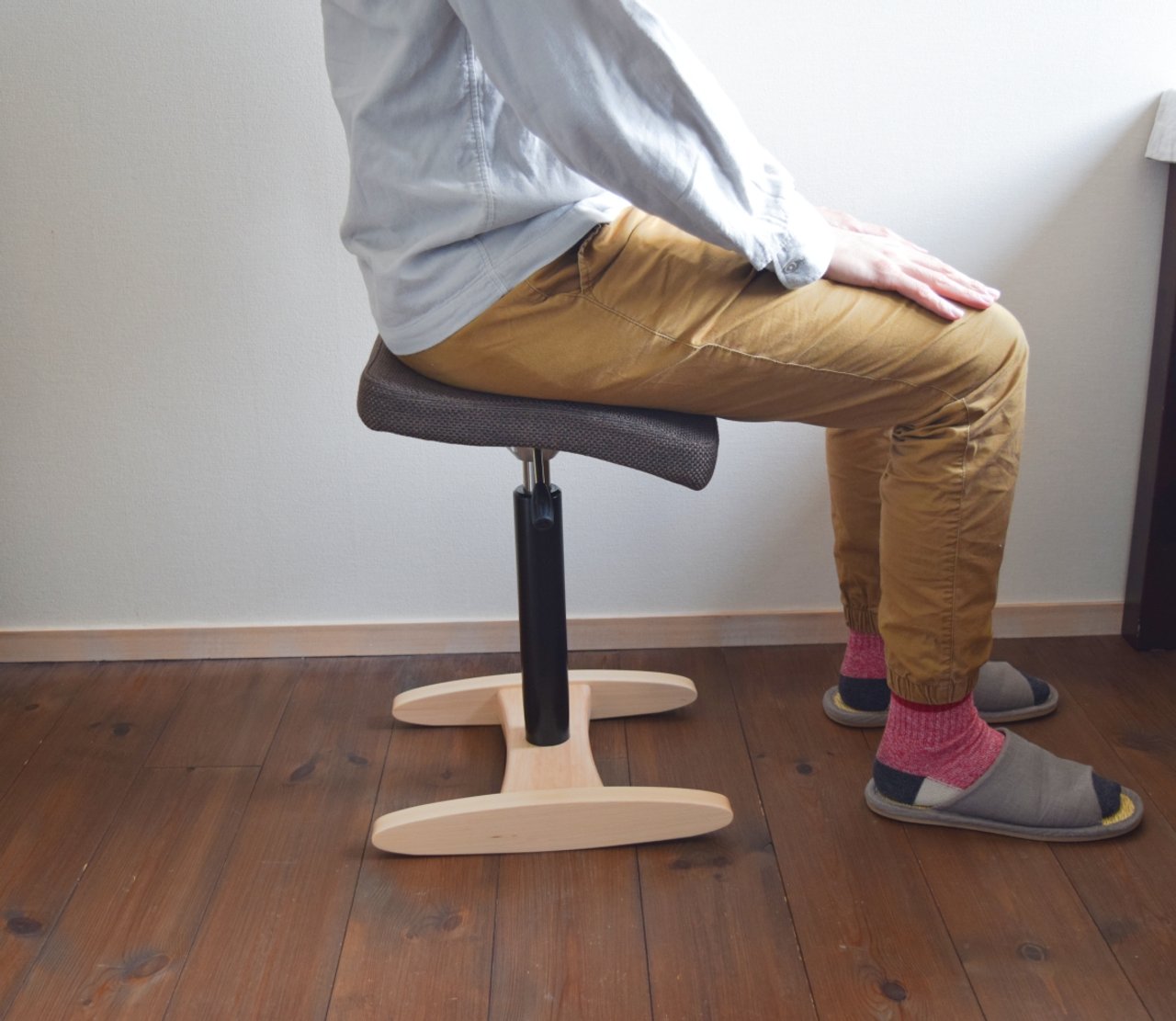 腰痛対策・姿勢改善に！ 歩くように座れる椅子「バランス シナジー」を