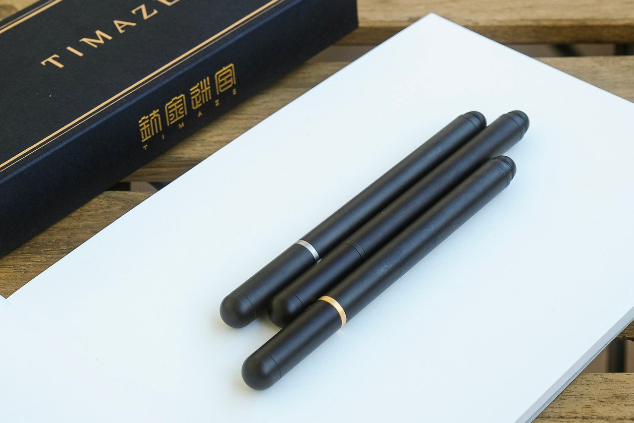 ブラックチタンが美しい。シンプルだけど上質な万年筆「TP4-V2