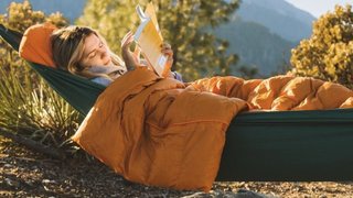 アウトドア マットレス&寝袋 アウトドアでも寝心地良く眠れる！ マットレス一体型寝袋が登場