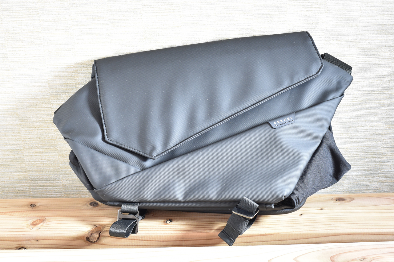 【GRAND STONE】y2k 方位磁石付スリングバッグ Incase > Tracks Sling 7L / スリングバッグ | BAG, BAG