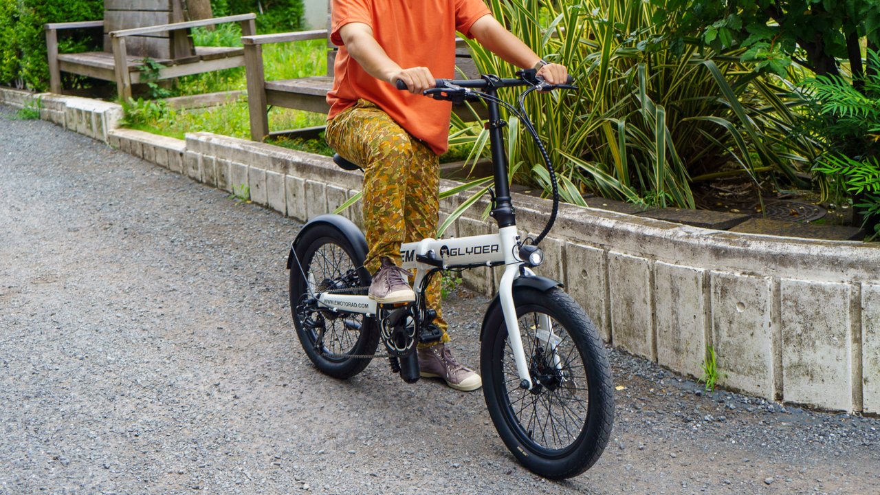 サドルとバッテリーが一体！ 折りたたみ式電動アシスト自転車「GLYDER 