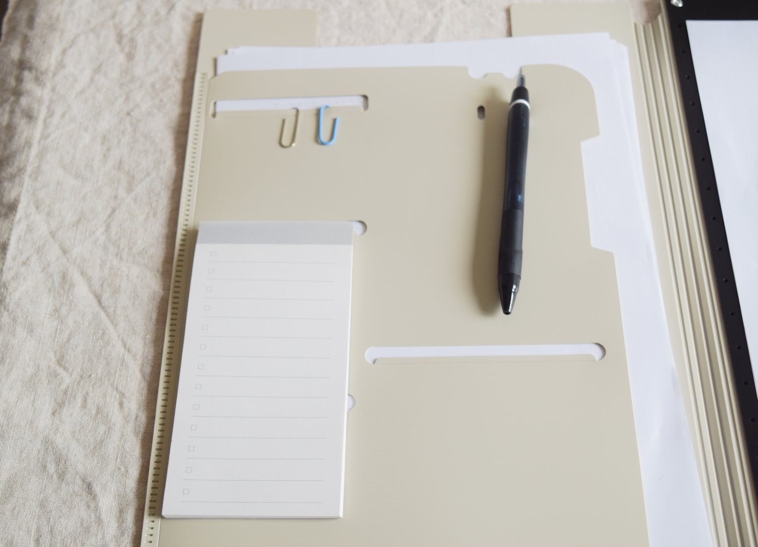 両開きパイプ式ファイル A3ヨコ 300枚収容 30mmとじ 背幅46mm 青 1セット(10冊) TPS 両開きパイプ式ファイルV A3ヨコ 300枚収容 30mmとじ 背幅45mm 青